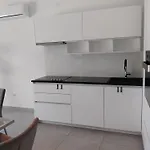 Mit Terrasse