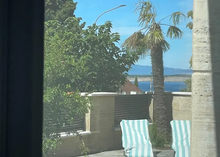 Mit Terrasse *