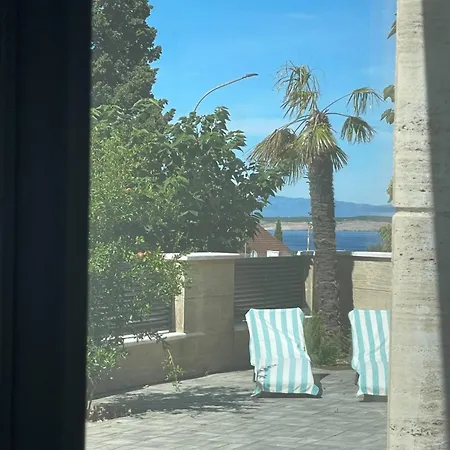 Mit Terrasse *
