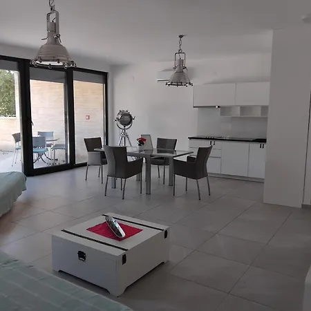 Mit Terrasse