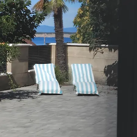 Mit Terrasse