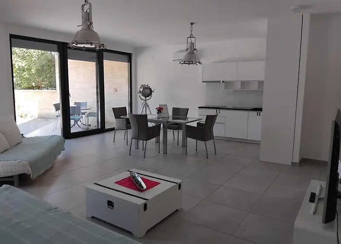 Mit Terrasse