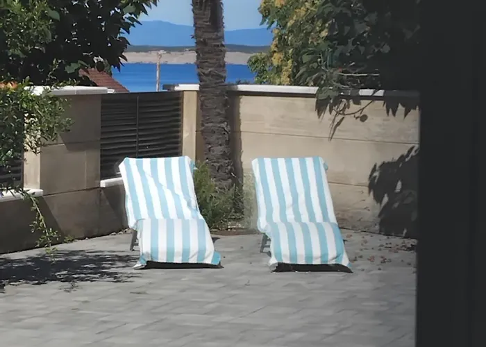 Mit Terrasse