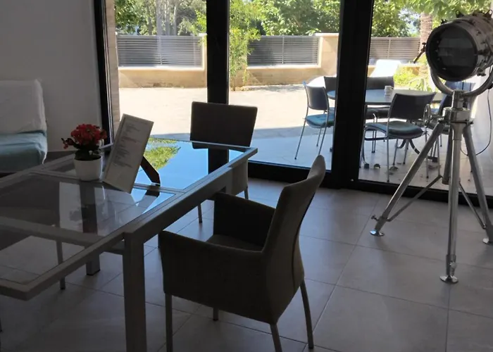 Mit Terrasse