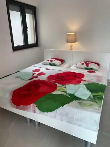 Mit Terrasse